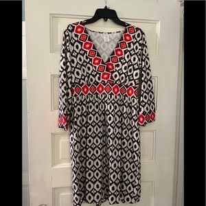 Beautiful V-neck Avon dress size medium. Excellent condition.
